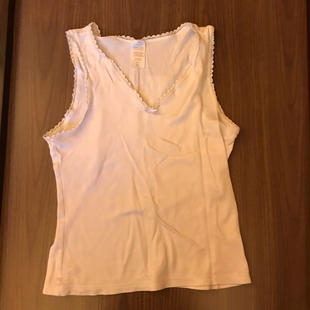 white v neck tank top- like new